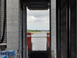 AutoTrip Schiffshebewerk mit Blick aus Atomkraftwerk Geeshacht