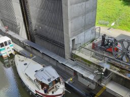 AutoTrip Schiffshebewerk mit Blick aus Atomkraftwerk Geeshacht