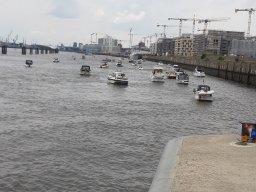 SchiffsDemo rettet die Dove Elbe