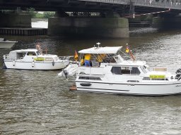 SchiffsDemo rettet die Dove Elbe
