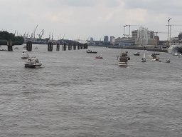 SchiffsDemo rettet die Dove Elbe