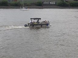 SchiffsDemo rettet die Dove Elbe