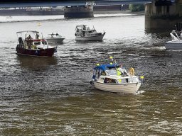 SchiffsDemo rettet die Dove Elbe