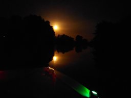Allein eine Nacht-Tour auf der Dove Elbe