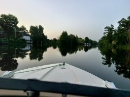 Allein eine Nacht-Tour auf der Dove Elbe